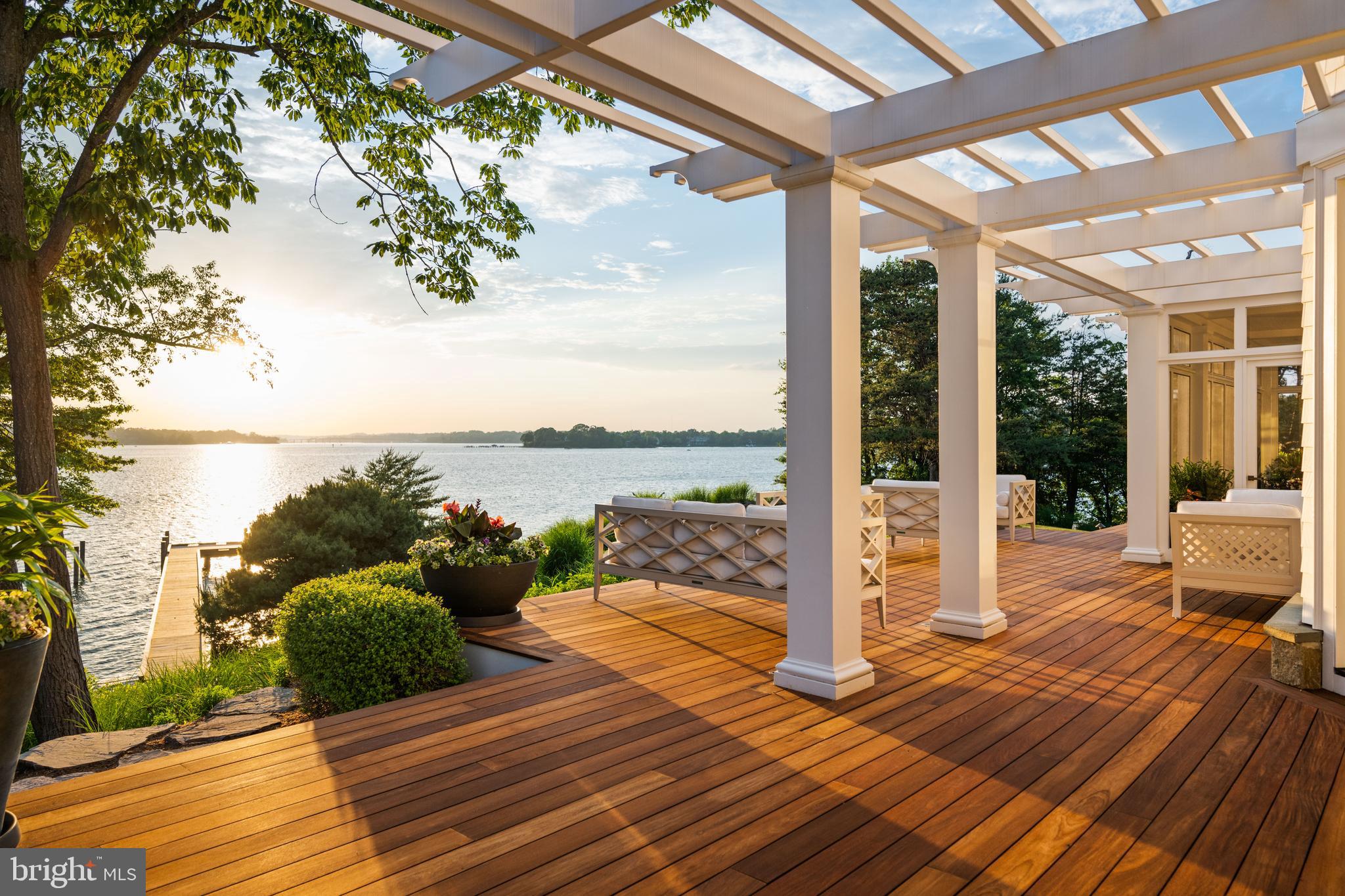 WATERFRONT LUXURY ON THE SOUTH RIVER | 3344 HARNESS CREEK ROAD