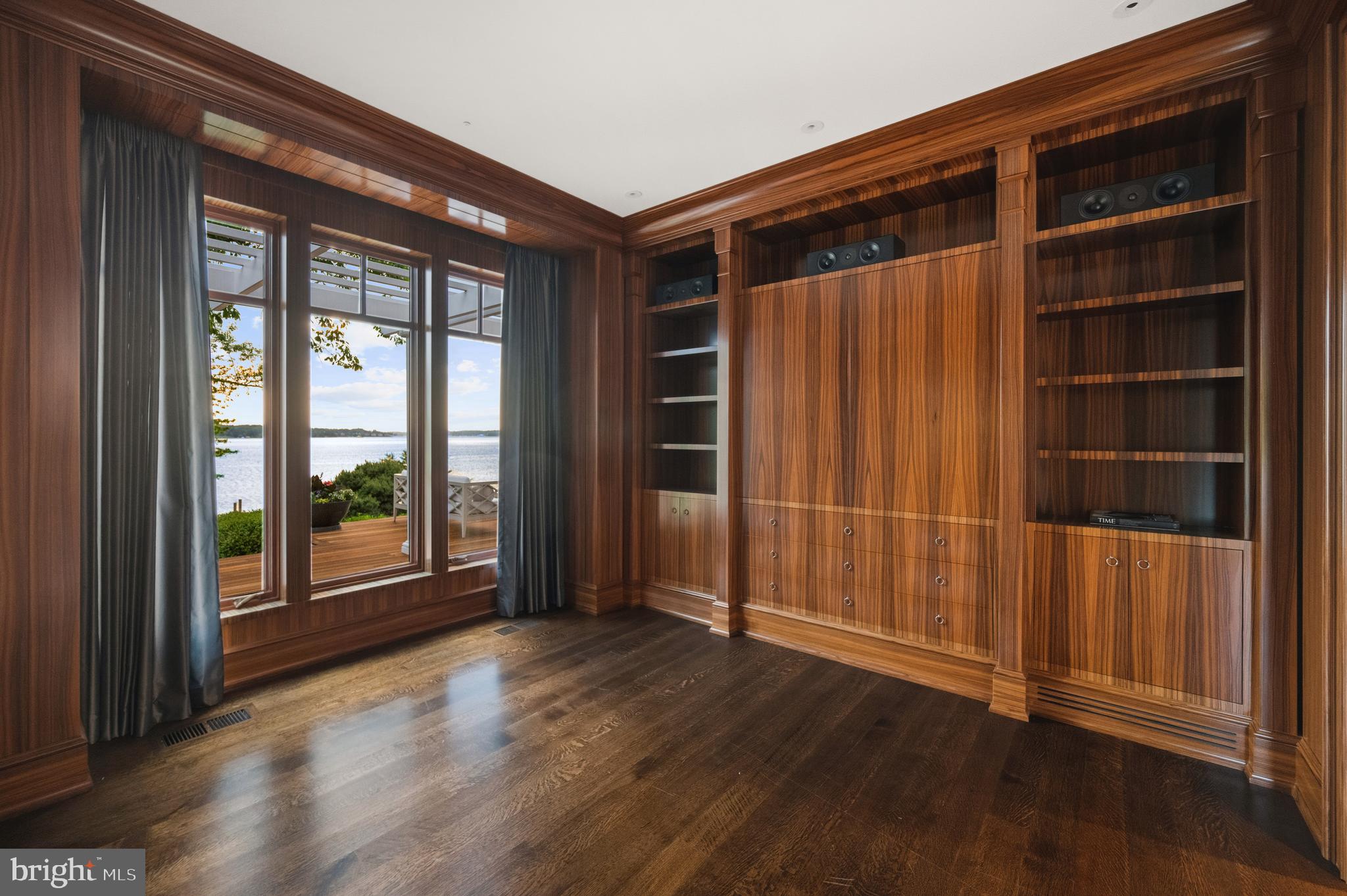 WATERFRONT LUXURY ON THE SOUTH RIVER | 3344 HARNESS CREEK ROAD