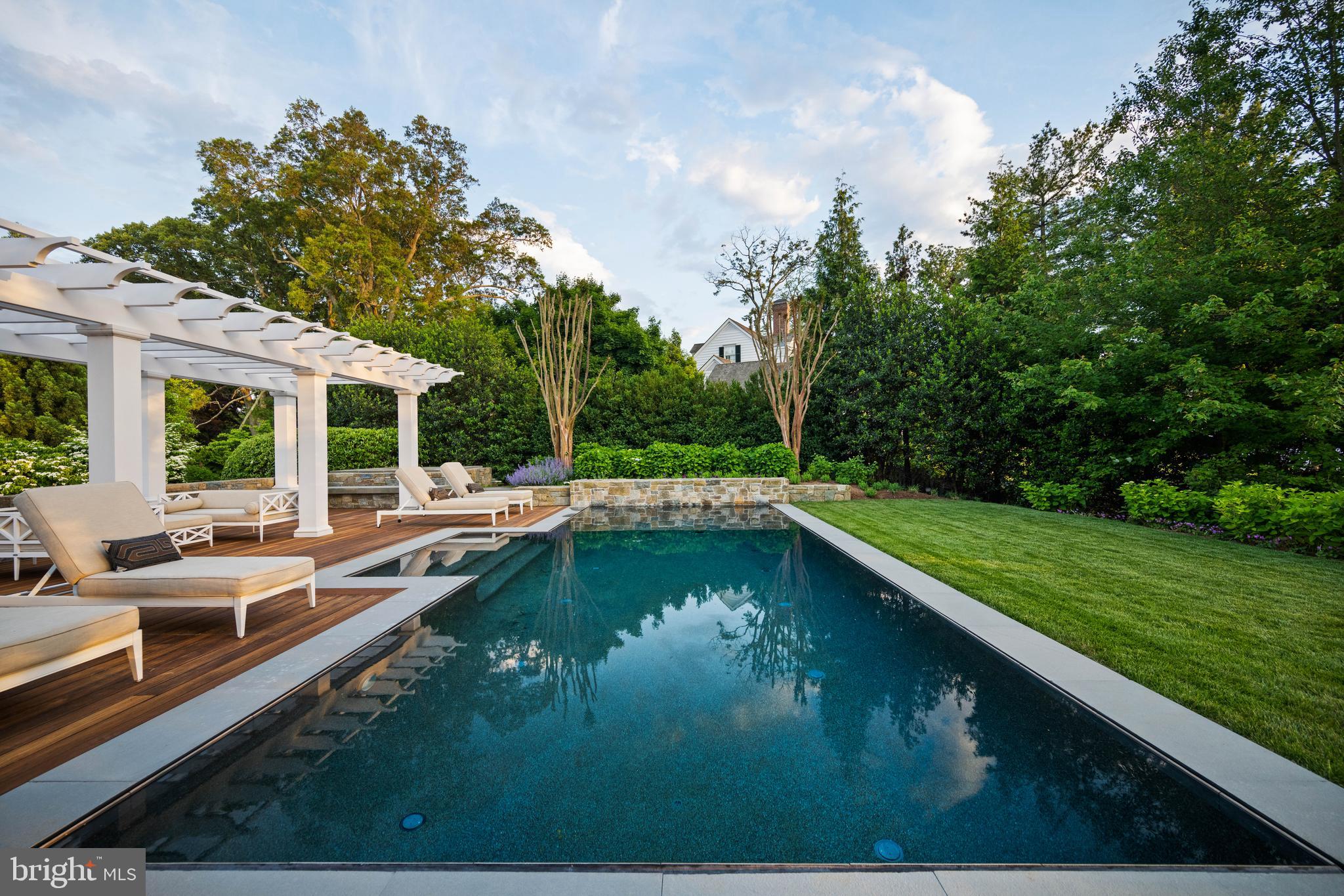 WATERFRONT LUXURY ON THE SOUTH RIVER | 3344 HARNESS CREEK ROAD