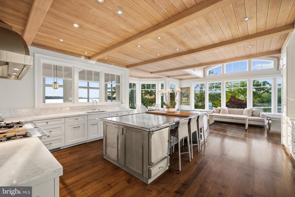 WATERFRONT LUXURY ON THE SOUTH RIVER | 3344 HARNESS CREEK ROAD