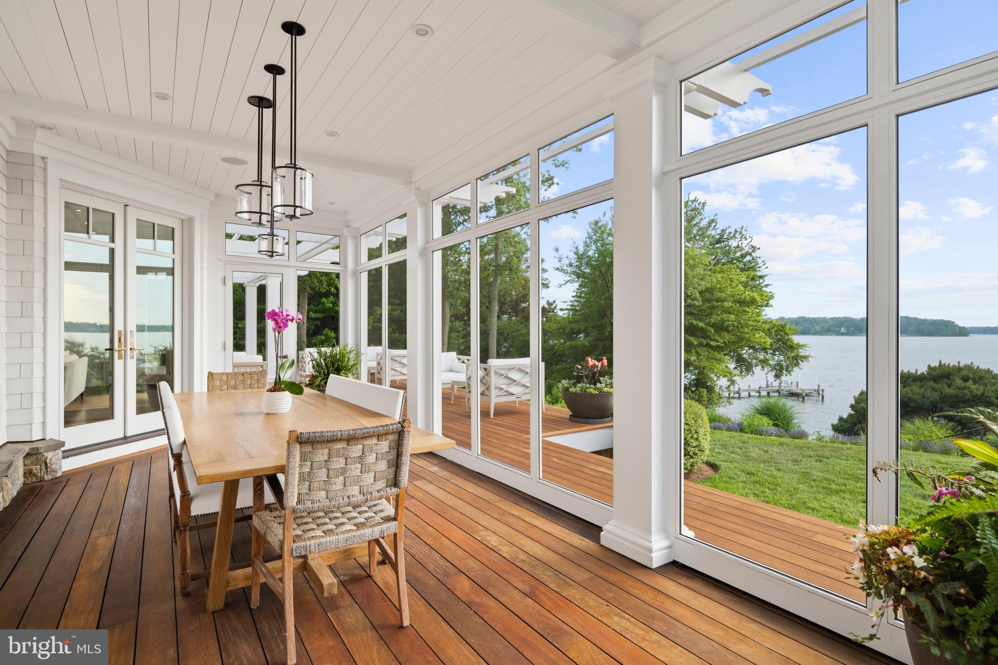 WATERFRONT LUXURY ON THE SOUTH RIVER | 3344 HARNESS CREEK ROAD