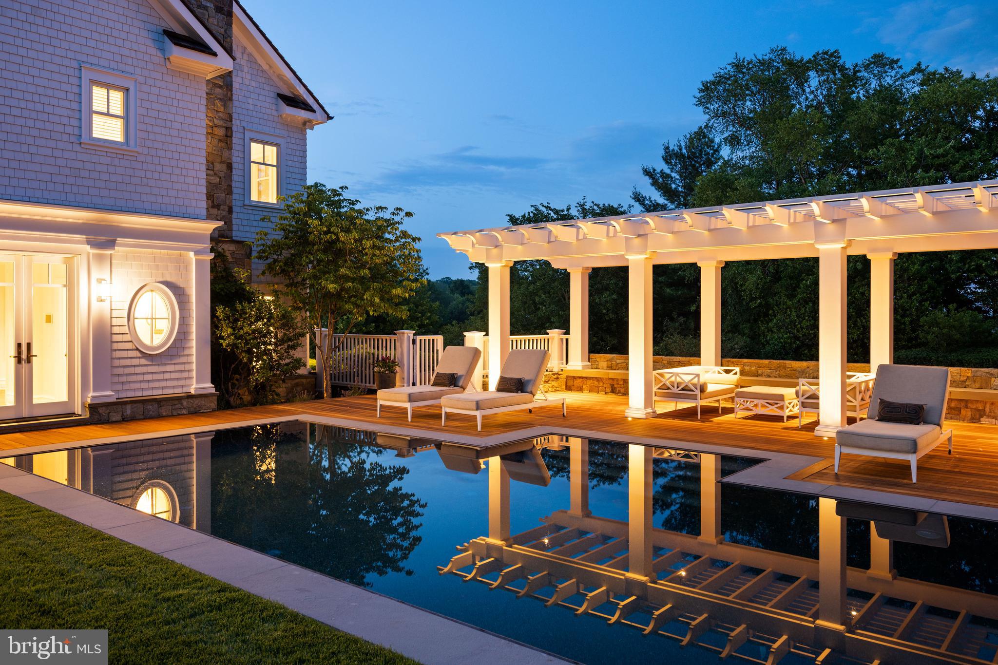 WATERFRONT LUXURY ON THE SOUTH RIVER | 3344 HARNESS CREEK ROAD