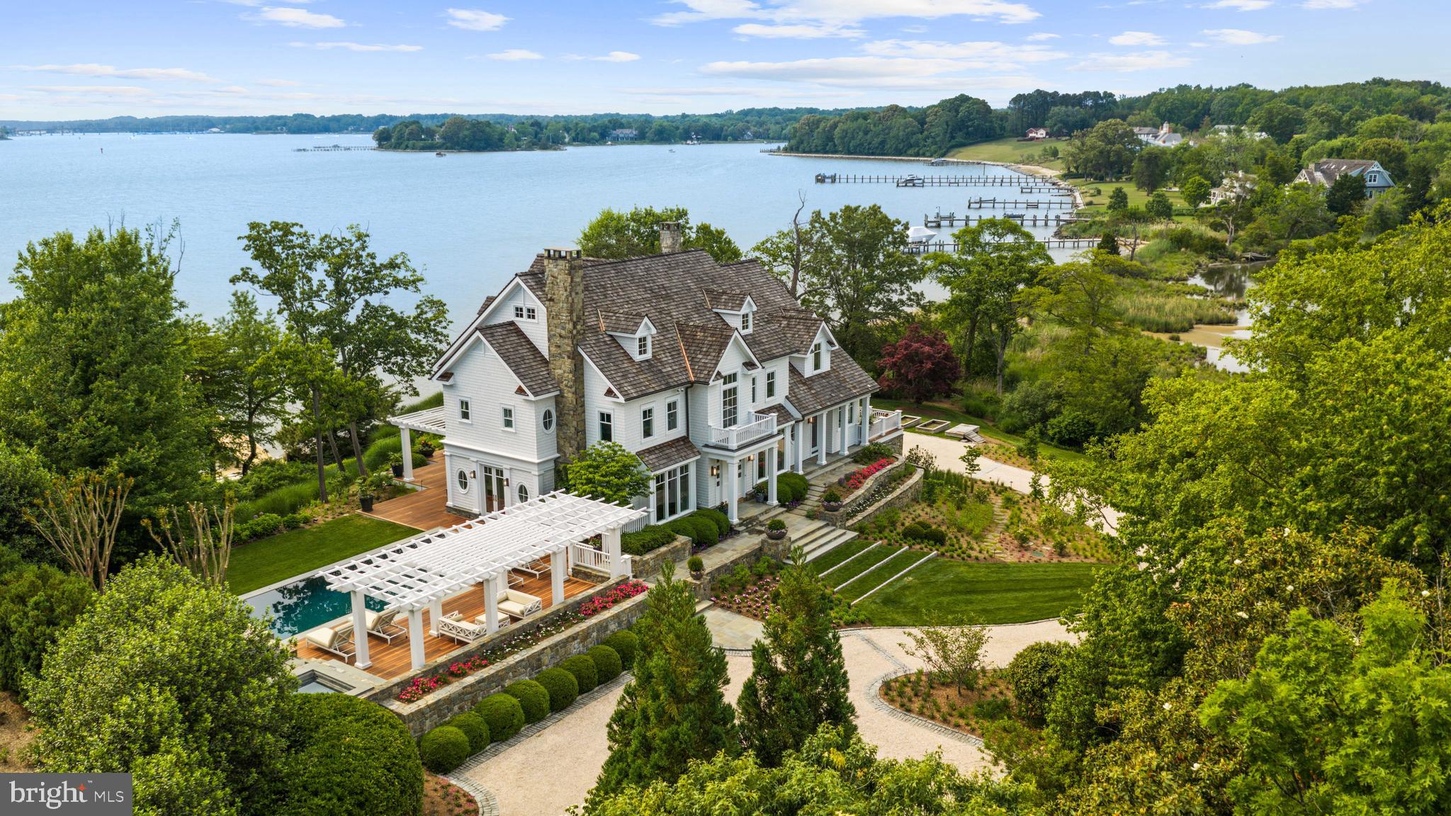 WATERFRONT LUXURY ON THE SOUTH RIVER | 3344 HARNESS CREEK ROAD