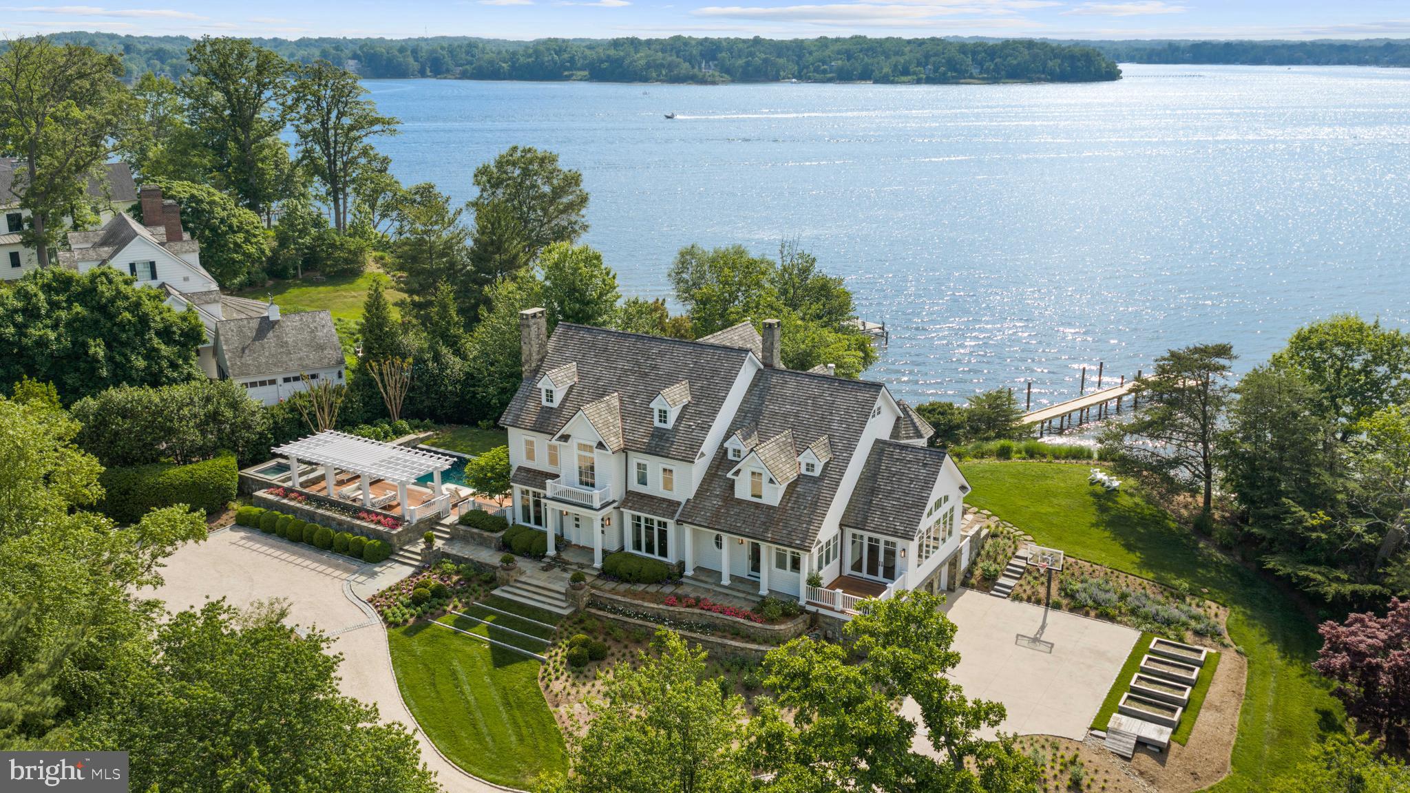 WATERFRONT LUXURY ON THE SOUTH RIVER | 3344 HARNESS CREEK ROAD