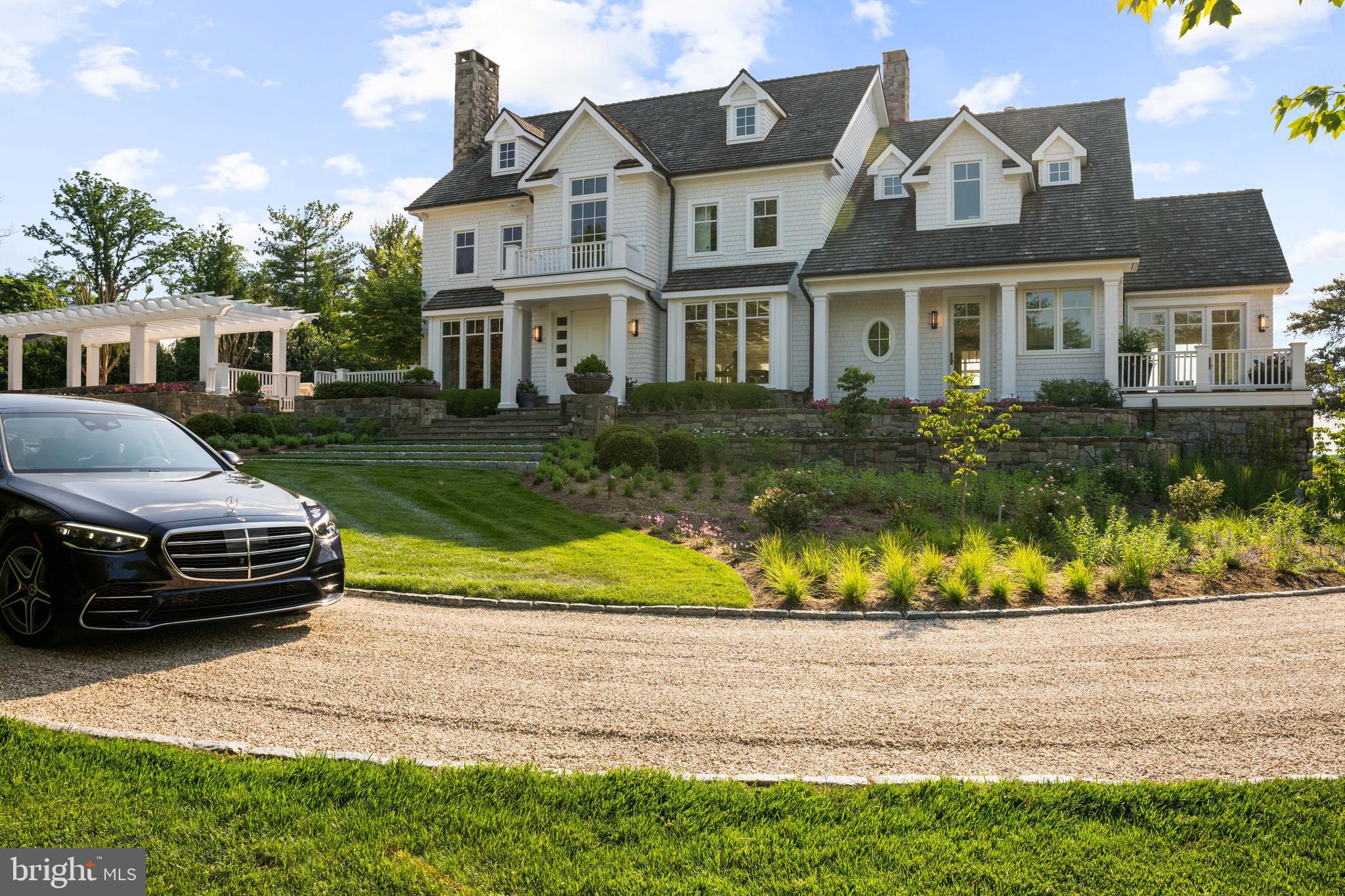 WATERFRONT LUXURY ON THE SOUTH RIVER | 3344 HARNESS CREEK ROAD