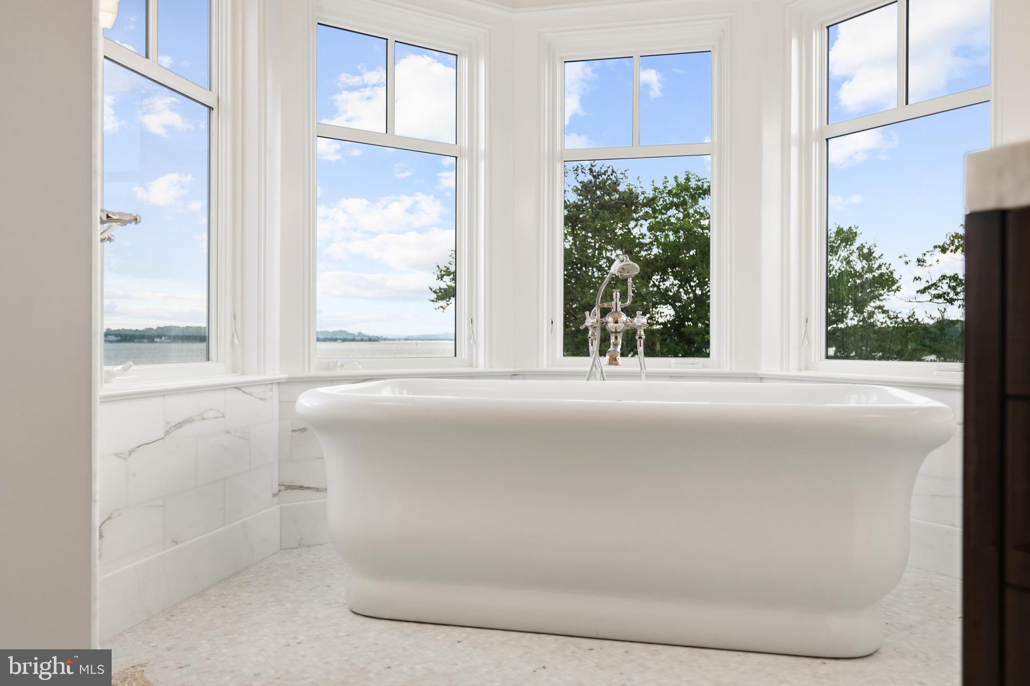 WATERFRONT LUXURY ON THE SOUTH RIVER | 3344 HARNESS CREEK ROAD