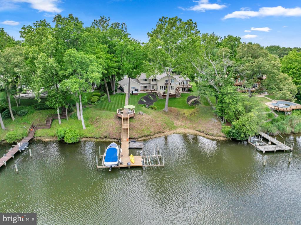 ULMSTEAD WATERFRONT | 893 MALLARD CIRCLE