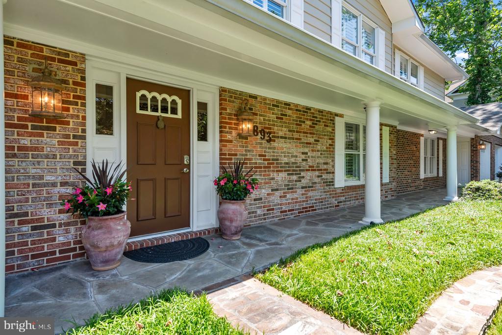 ULMSTEAD WATERFRONT | 893 MALLARD CIRCLE