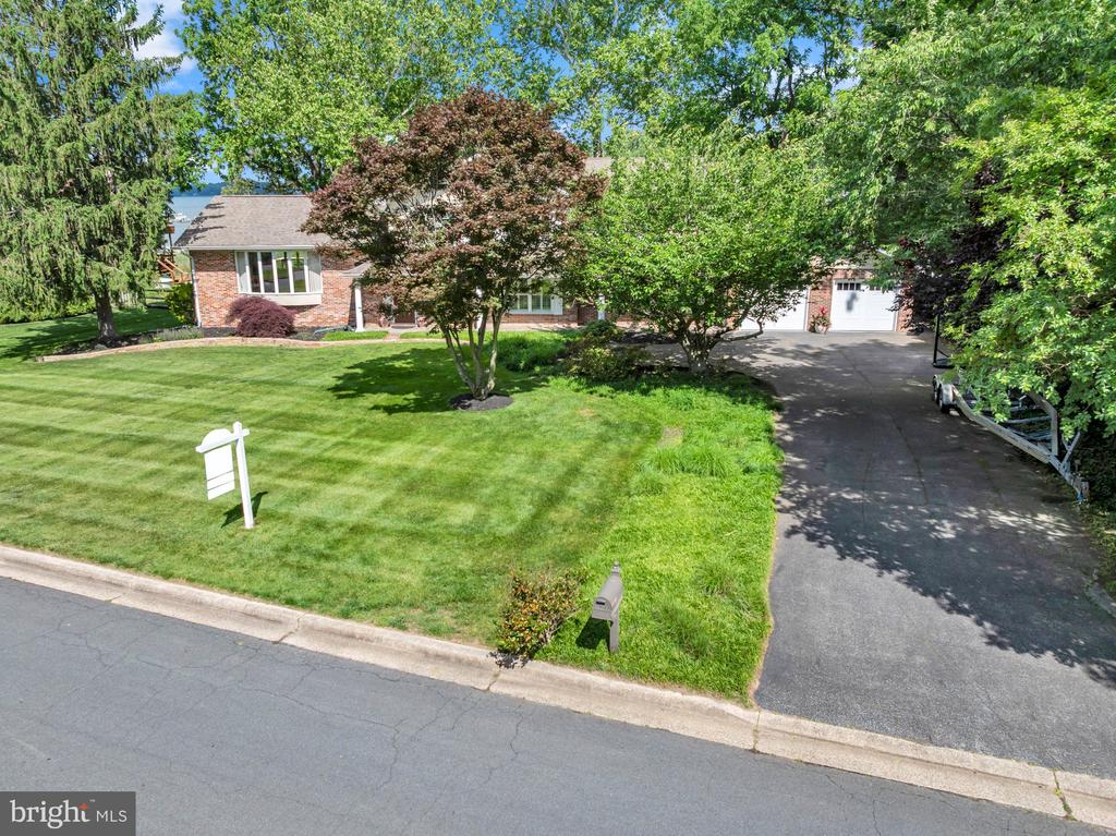 ULMSTEAD WATERFRONT | 893 MALLARD CIRCLE