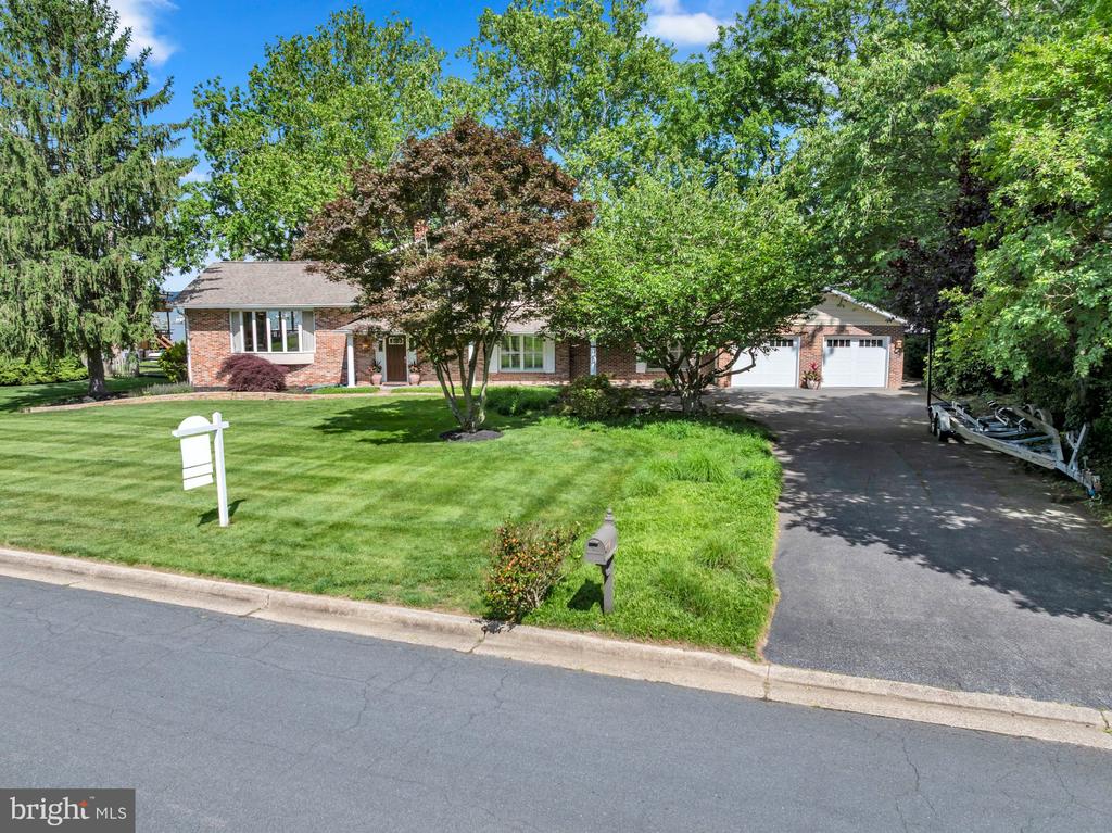 ULMSTEAD WATERFRONT | 893 MALLARD CIRCLE