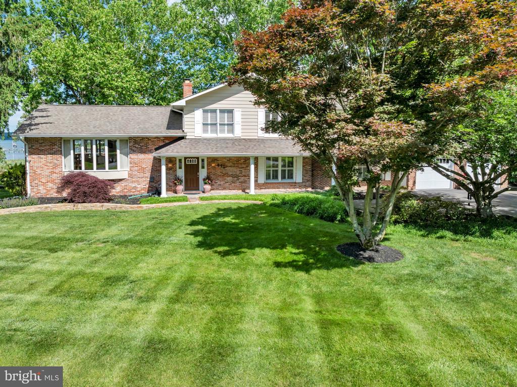 ULMSTEAD WATERFRONT | 893 MALLARD CIRCLE
