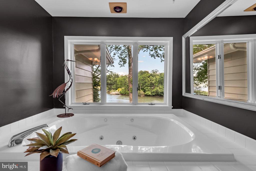 ULMSTEAD WATERFRONT | 893 MALLARD CIRCLE