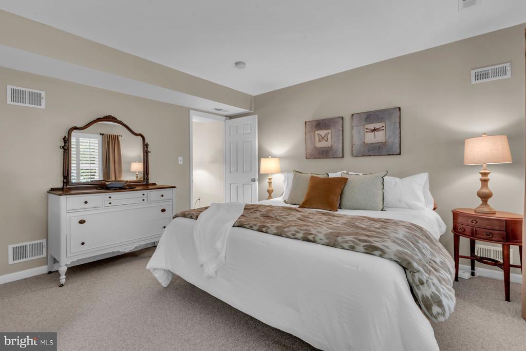 ULMSTEAD WATERFRONT | 893 MALLARD CIRCLE