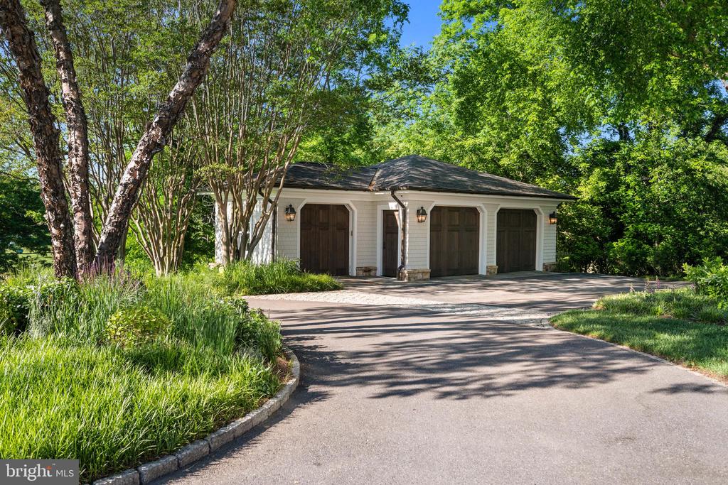 LUXURY WATERFRONT CHESAPEAKE BAY ESTATE ON 6 ACRES | 2045 MAIDSTONE FARM ROAD