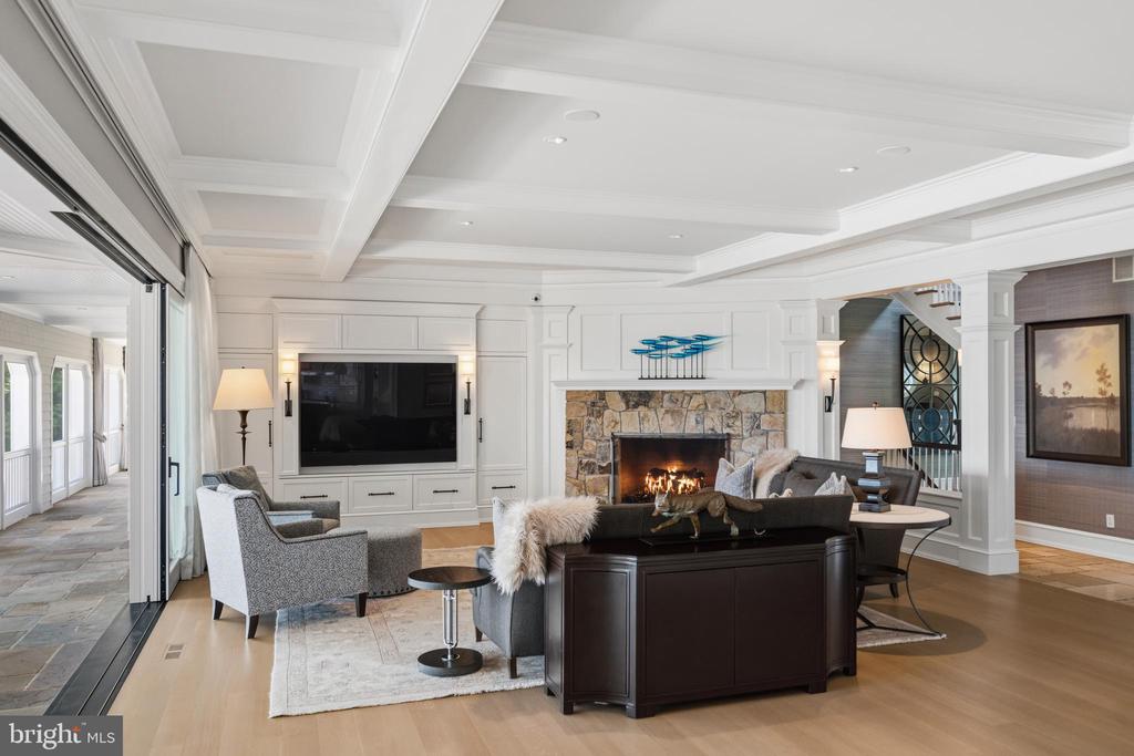 LUXURY WATERFRONT CHESAPEAKE BAY ESTATE ON 6 ACRES | 2045 MAIDSTONE FARM ROAD