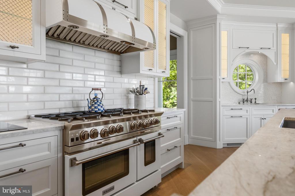 LUXURY WATERFRONT CHESAPEAKE BAY ESTATE ON 6 ACRES | 2045 MAIDSTONE FARM ROAD