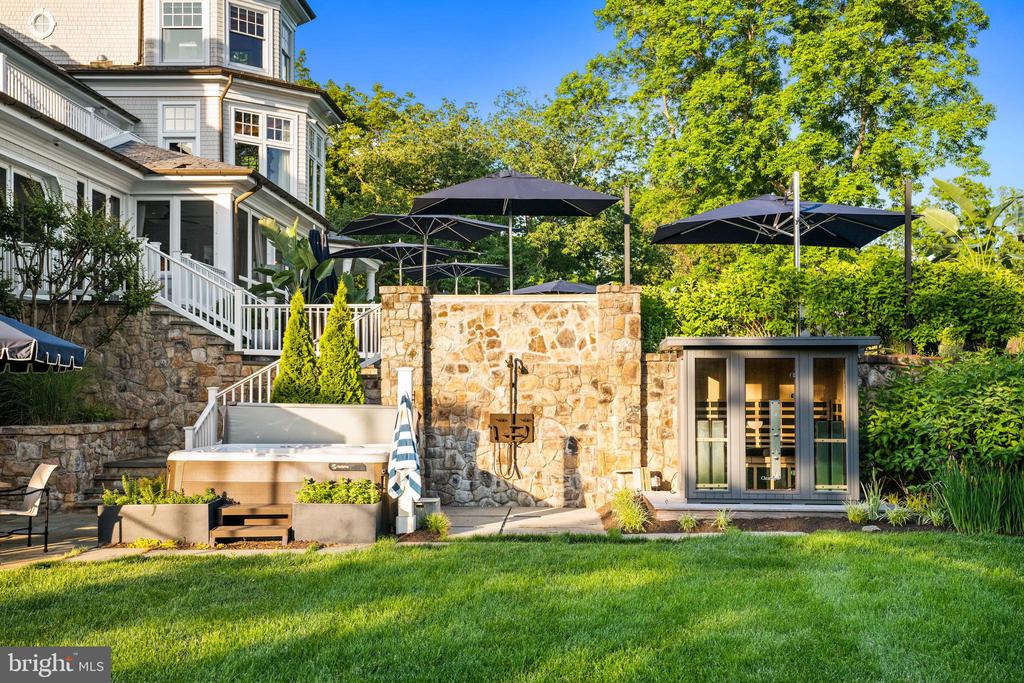 LUXURY WATERFRONT CHESAPEAKE BAY ESTATE ON 6 ACRES | 2045 MAIDSTONE FARM ROAD