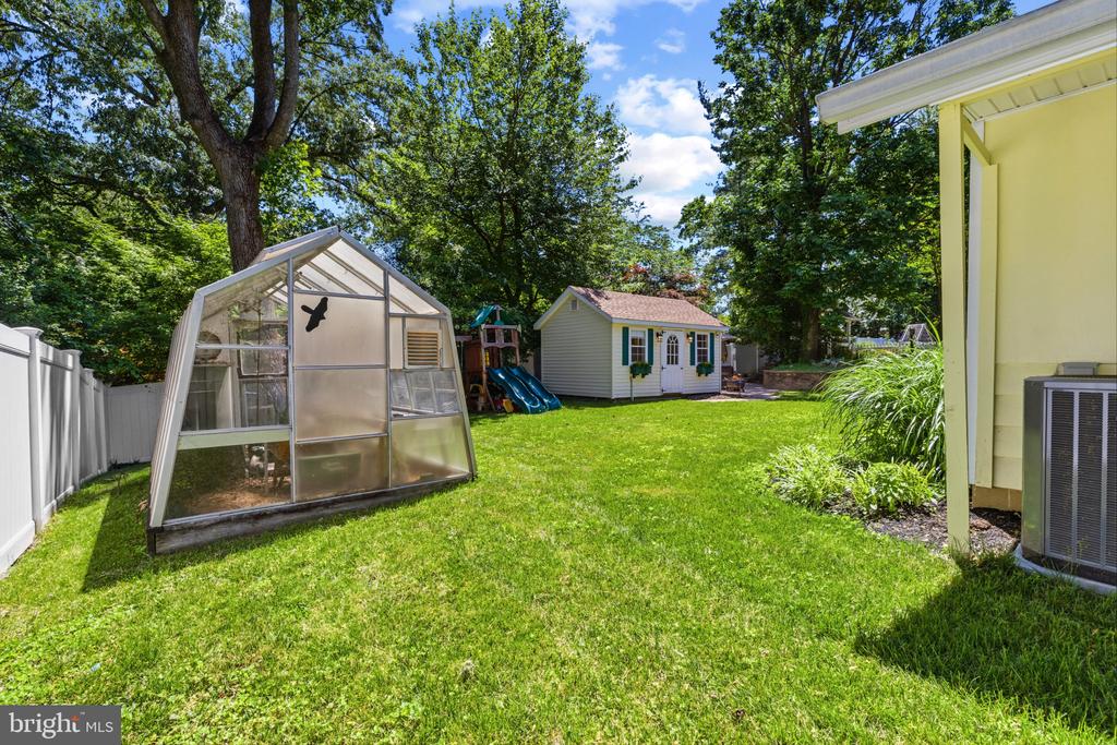 PENDENNIS MOUNT | 1915 DULANEY PLACE