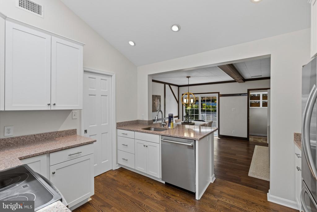 PENDENNIS MOUNT | 1915 DULANEY PLACE