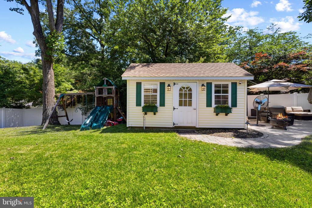 PENDENNIS MOUNT | 1915 DULANEY PLACE