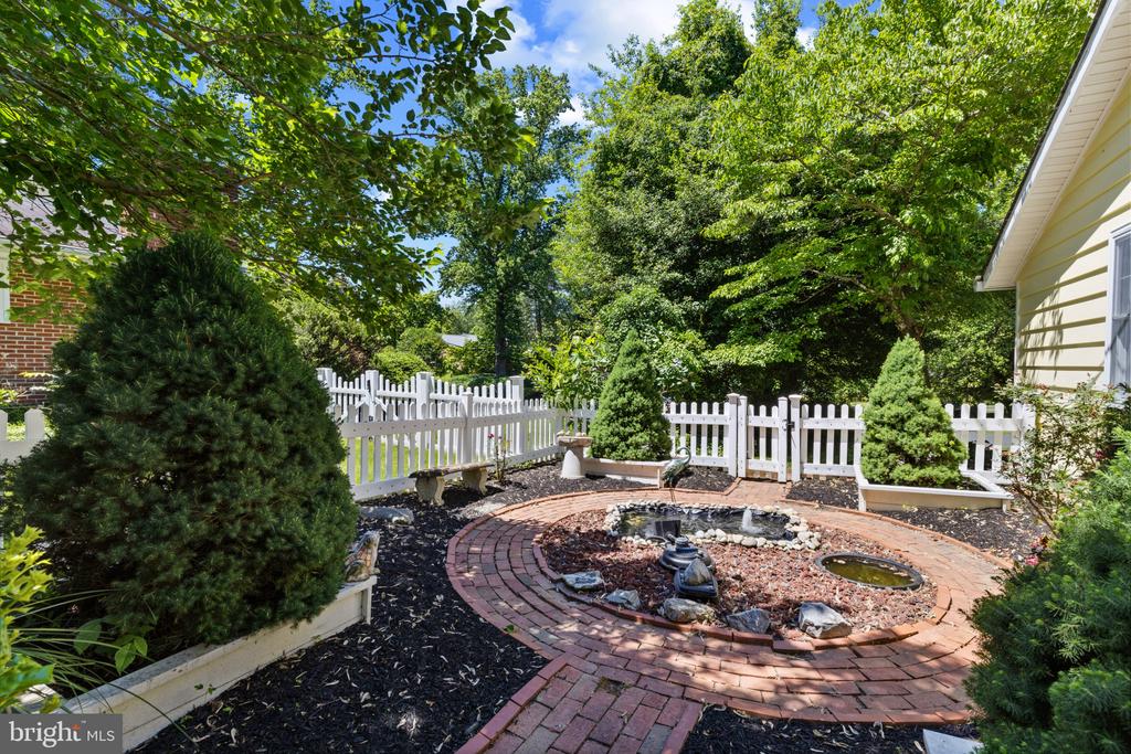 PENDENNIS MOUNT | 1915 DULANEY PLACE