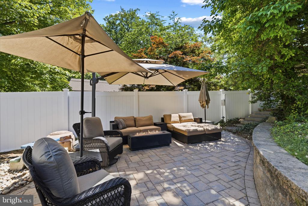 PENDENNIS MOUNT | 1915 DULANEY PLACE