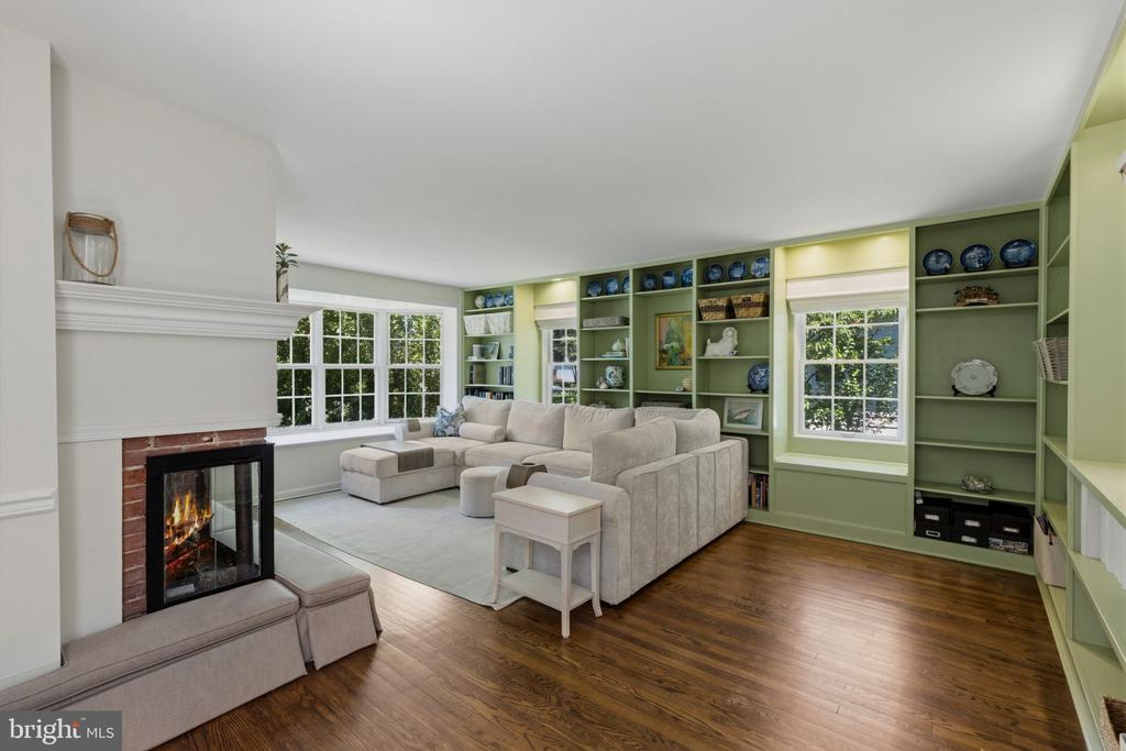 PENDENNIS MOUNT | 1915 DULANEY PLACE