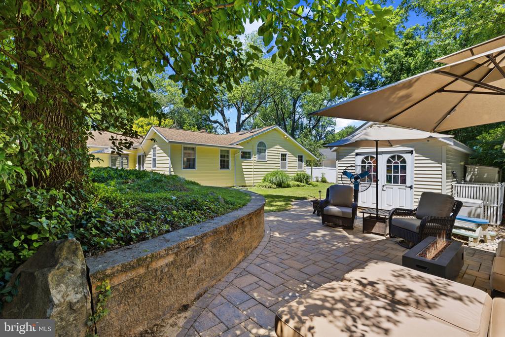 PENDENNIS MOUNT | 1915 DULANEY PLACE