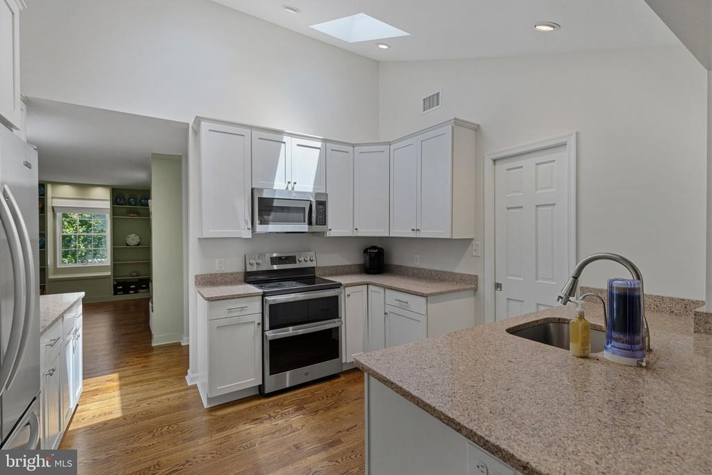 PENDENNIS MOUNT | 1915 DULANEY PLACE