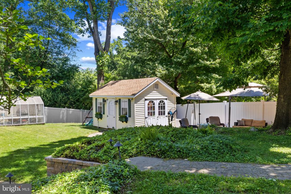 PENDENNIS MOUNT | 1915 DULANEY PLACE
