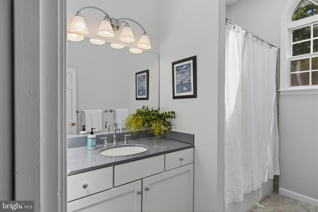PENDENNIS MOUNT | 1915 DULANEY PLACE