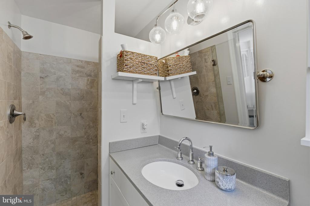 PENDENNIS MOUNT | 1915 DULANEY PLACE