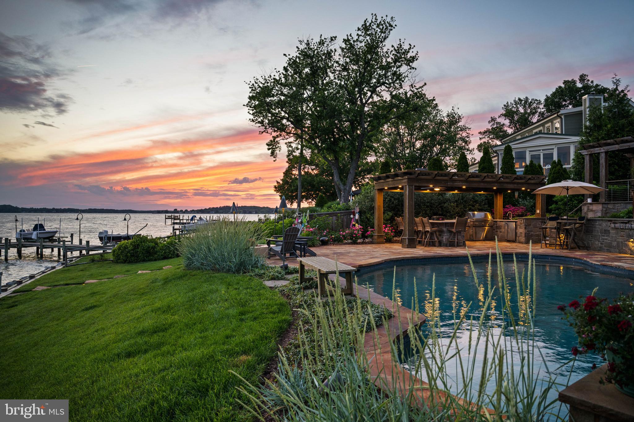 SOUTH RIVER WATERFRONT | 3728 RAMSGATE DRIVE