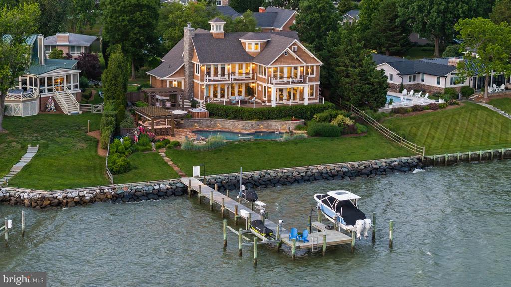 SOUTH RIVER WATERFRONT | 3728 RAMSGATE DRIVE