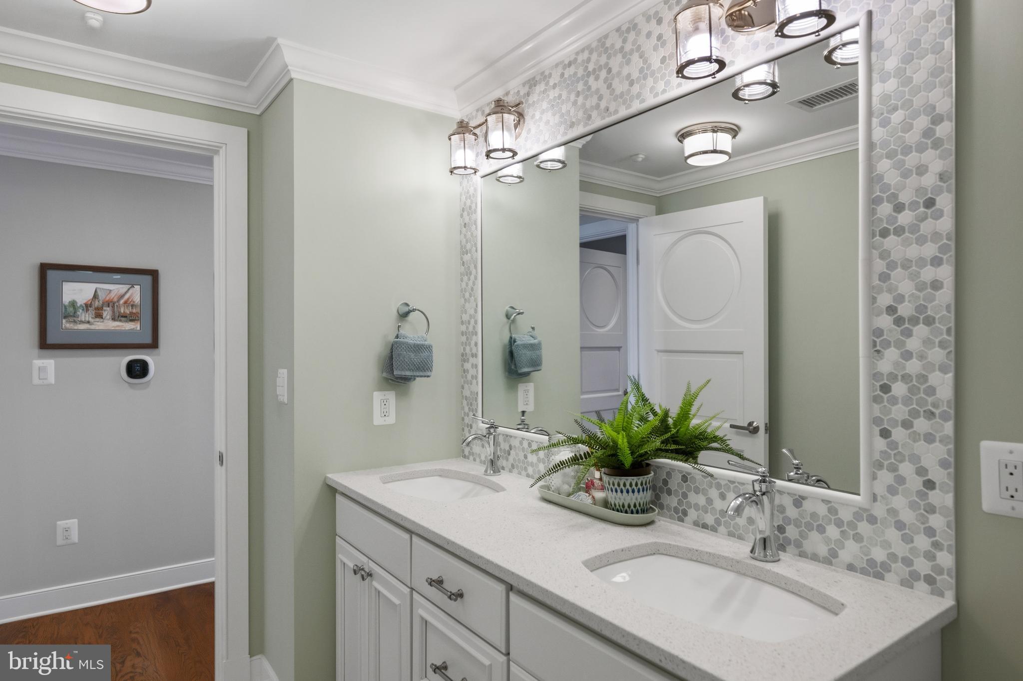 SOUTH RIVER WATERFRONT | 3728 RAMSGATE DRIVE