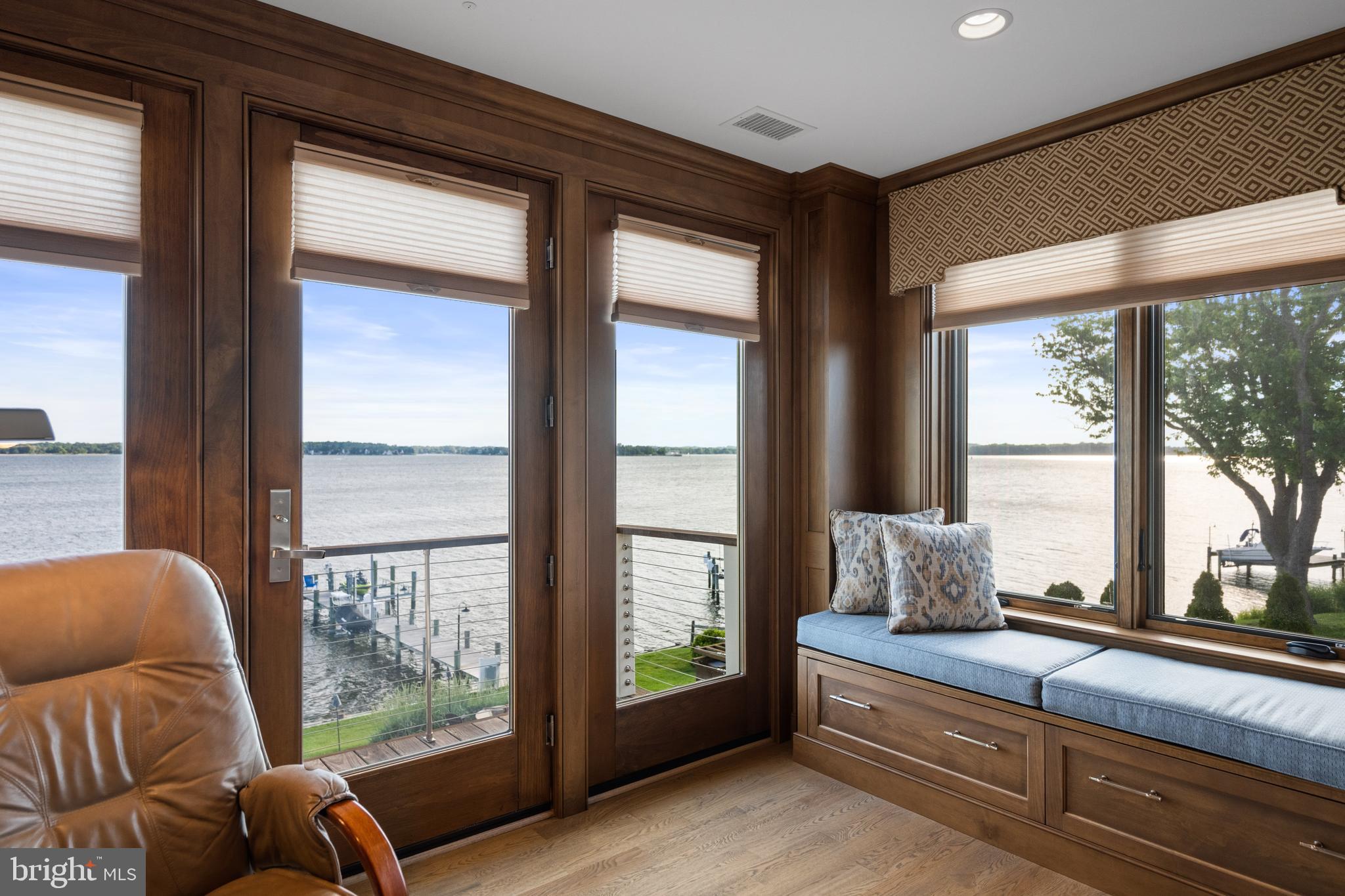 SOUTH RIVER WATERFRONT | 3728 RAMSGATE DRIVE