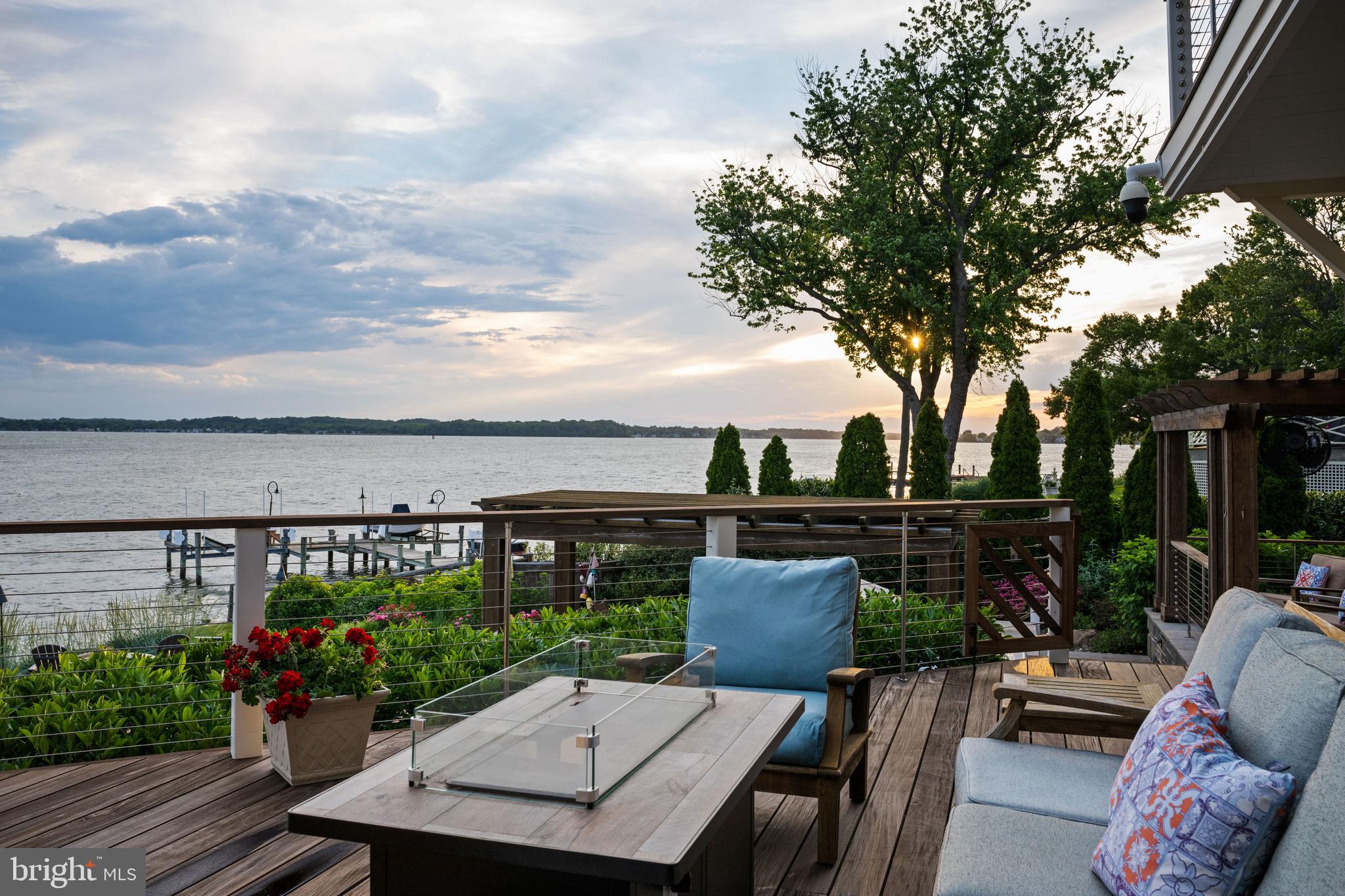 SOUTH RIVER WATERFRONT | 3728 RAMSGATE DRIVE