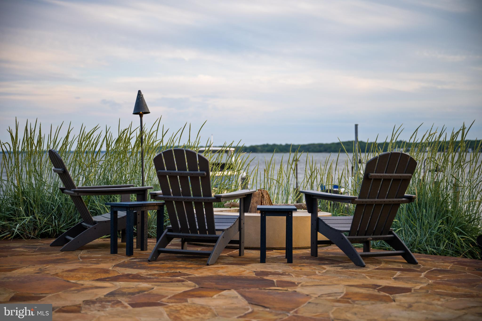 SOUTH RIVER WATERFRONT | 3728 RAMSGATE DRIVE