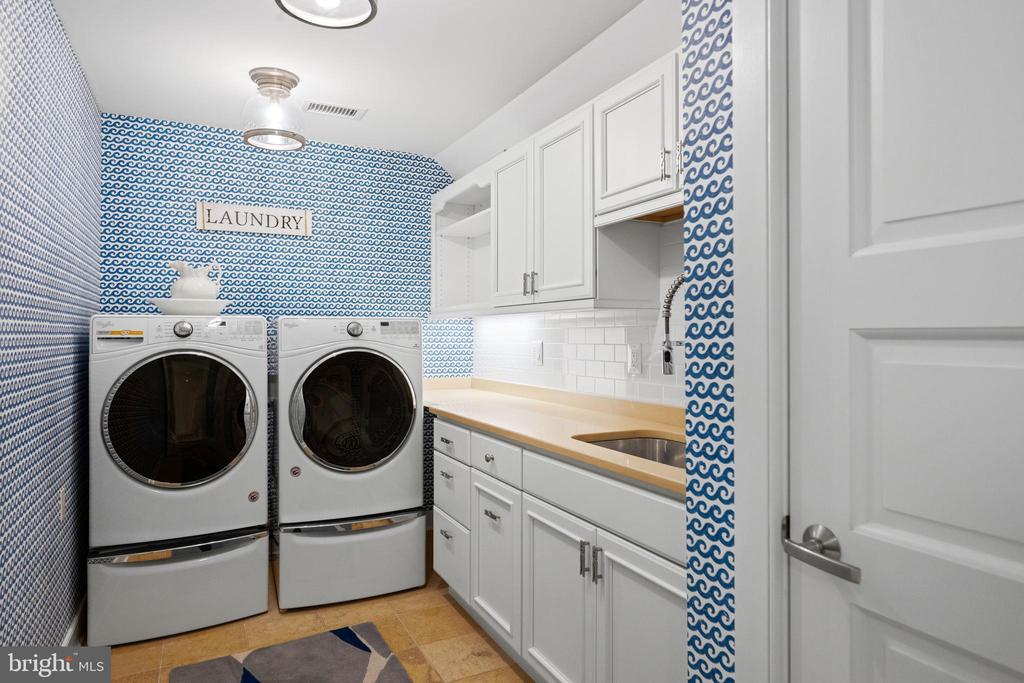 SOUTH RIVER WATERFRONT | 3728 RAMSGATE DRIVE