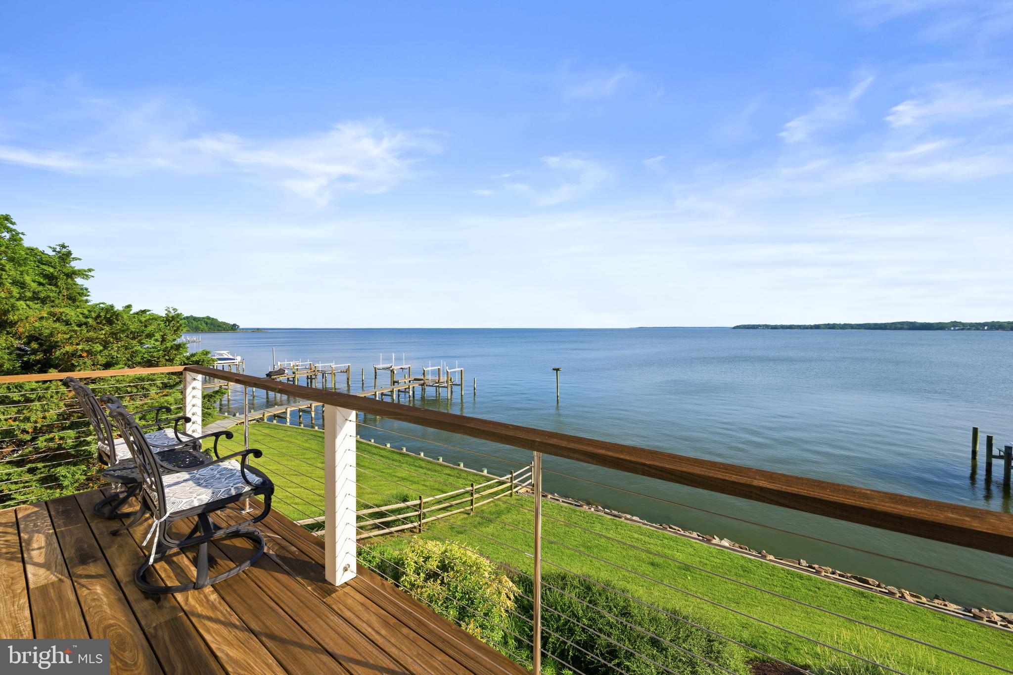 SOUTH RIVER WATERFRONT | 3728 RAMSGATE DRIVE
