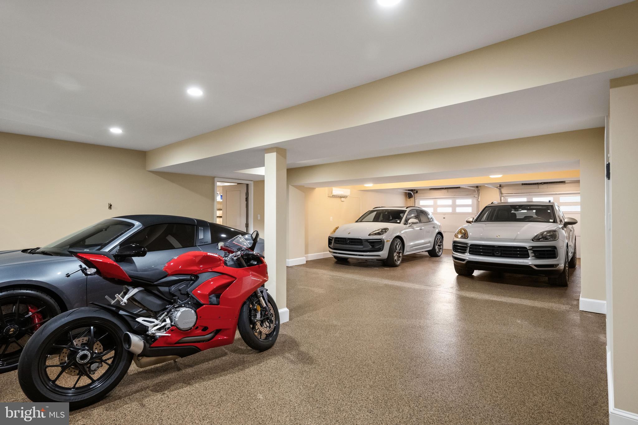 SOUTH RIVER WATERFRONT | 3728 RAMSGATE DRIVE