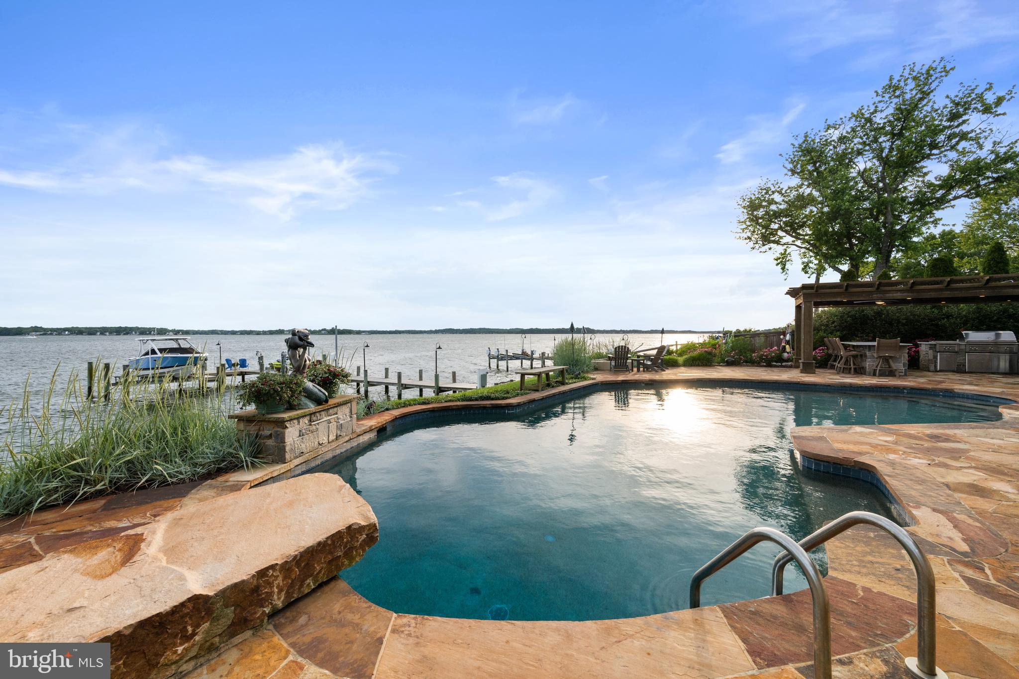 SOUTH RIVER WATERFRONT | 3728 RAMSGATE DRIVE