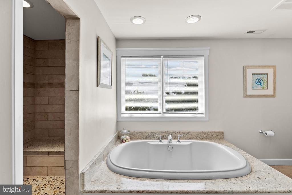 FISHING CREEK WATERFRONT | 3733 THOMAS POINT ROAD