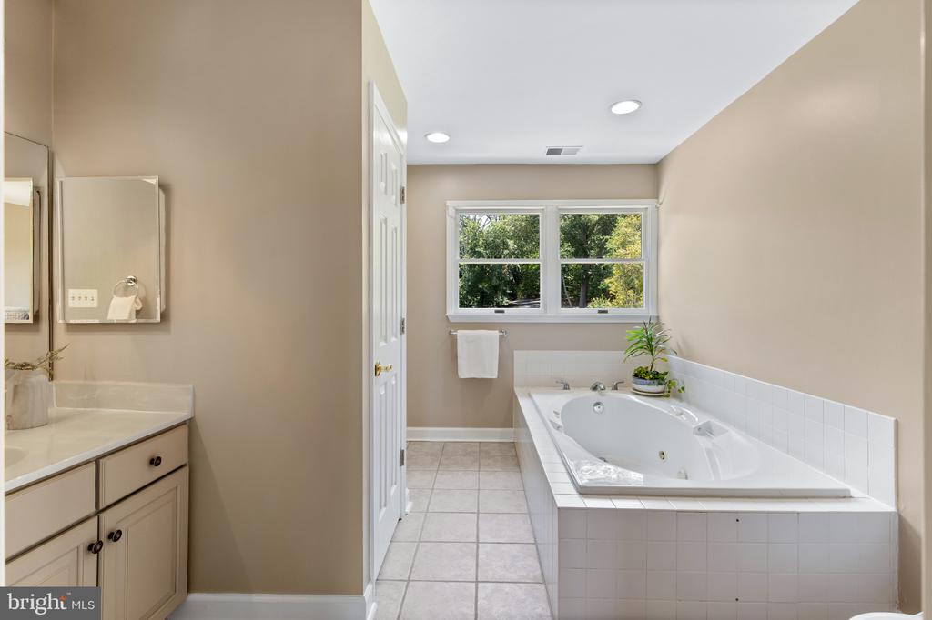 MAIN CREEK WATERFRONT IN PASADENA | 8044 FOREST GLEN DRIVE