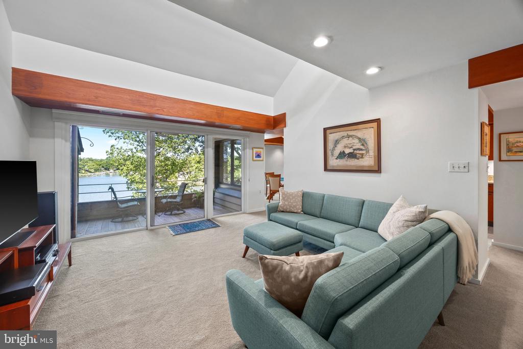 EASTPORT CONDO | 6 PRESIDENT POINT DRIVE B3