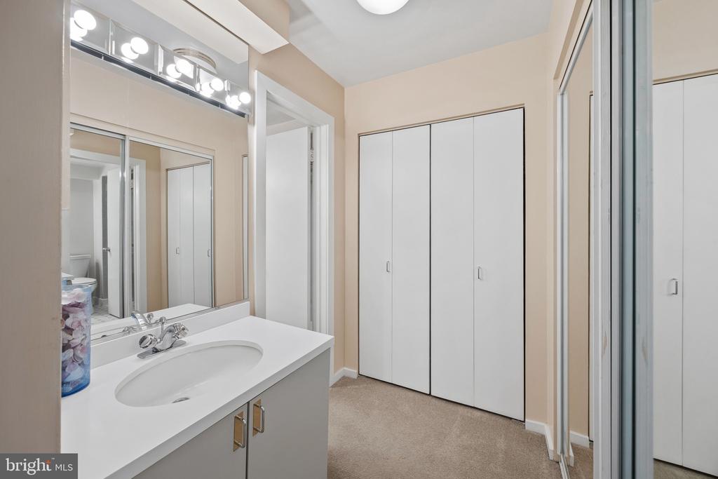 EASTPORT CONDO | 6 PRESIDENT POINT DRIVE B3