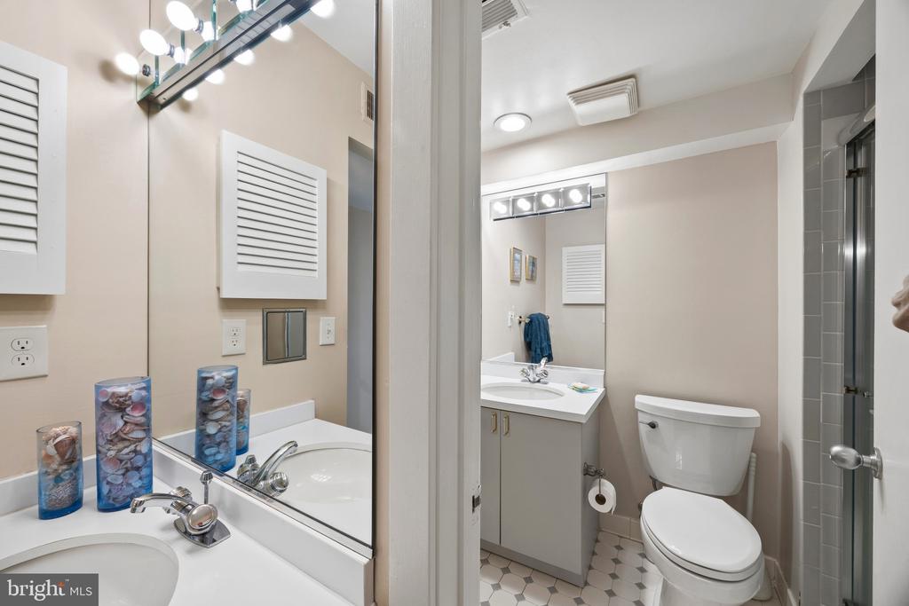 EASTPORT CONDO | 6 PRESIDENT POINT DRIVE B3
