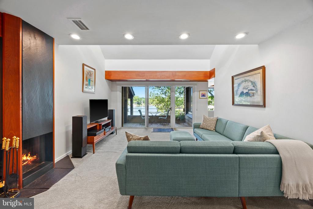 EASTPORT CONDO | 6 PRESIDENT POINT DRIVE B3