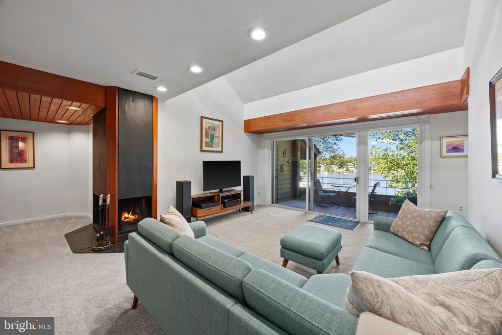 EASTPORT CONDO | 6 PRESIDENT POINT DRIVE B3