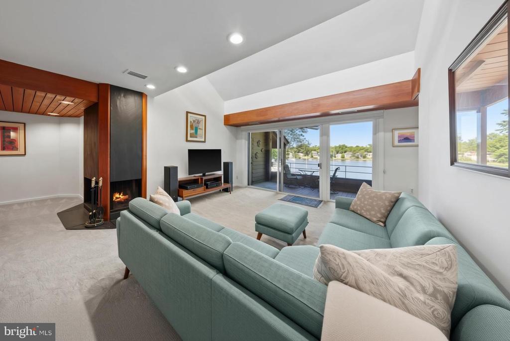 EASTPORT CONDO | 6 PRESIDENT POINT DRIVE B3